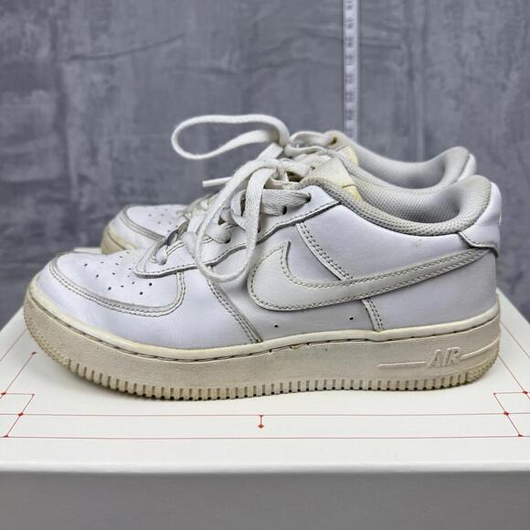 Nike Air Force 1 Low White Sneakers Women’s Size 7.5 Classic Iconic Distressed - Picture 3 of 9